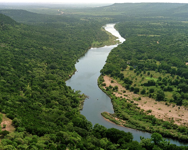 Archivo: Río Brazos debajo del lago Possum Kingdom, condado de Palo Pinto, Texas.jpg