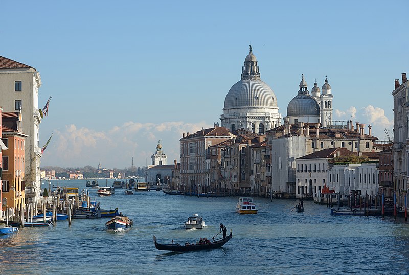 Archivo:Canal Grande Chiesa della Saludo y Dogana desde Puente de la Academia.jpg