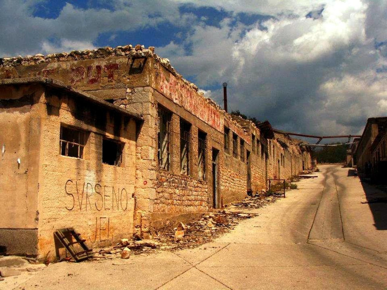 https://listas10blog.com/wp-content/uploads/2024/01/1705910836_284_10-fotos-inquietantes-y-espeluznantes-de-prisiones-abandonadas.jpg