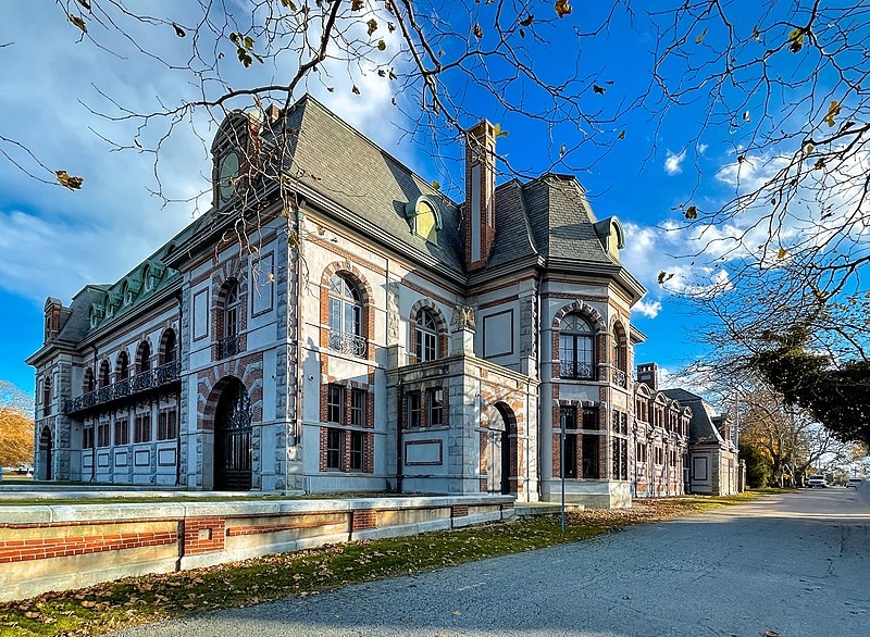 Archivo:Mansión Belcourt, Newport Rhode Island.jpg