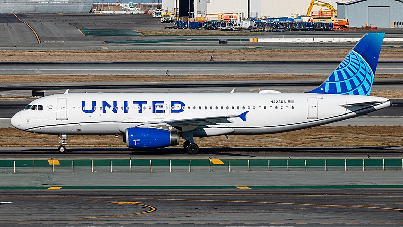 Archivo:United Airlines A320 con la nueva librea.jpg