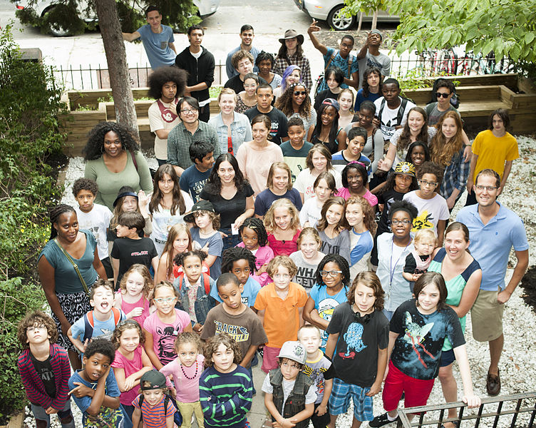 Archivo: Brooklyn Free School: primer día de su undécimo año.jpg